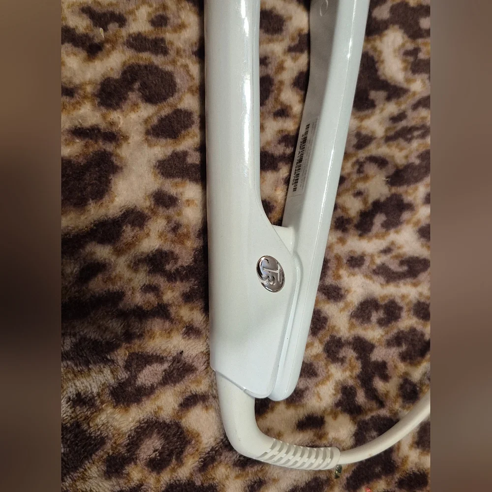 T3 White Singlepass Styleplus Hair Straightener Unused-Like New